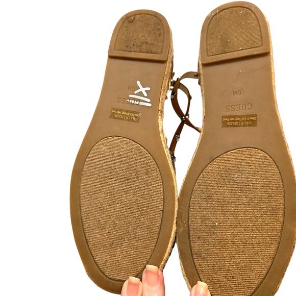 GUESS 6 M Women's Brown Faux Leather Sandal Shoe Flat Medium Width - Picture 6 of 7